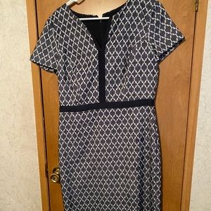 Ann Taylor Navy and White Dress. Size 6